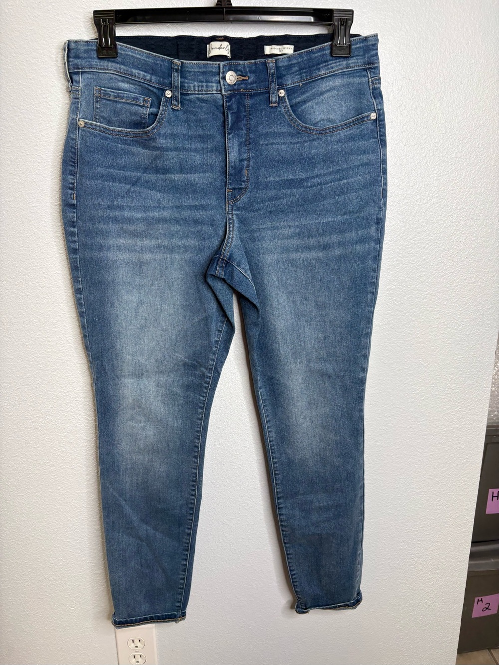 Wonderly Size 14 Mid Rise Skinny Jeans
